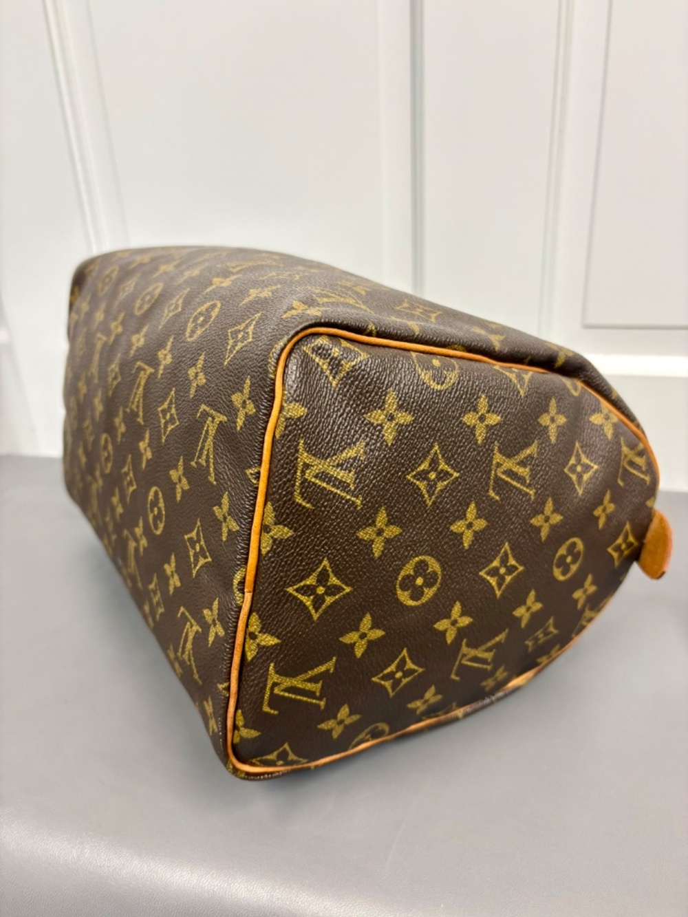 Louis Vuitton Monogram Speedy 30 Handbag - Picture 11 of 14